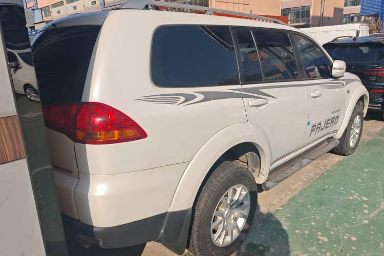 Used Mitsubishi Pajero Sport 2013 2.4L Manual Two-Wheel Drive Comfort Edition Rear Right 45 Deg