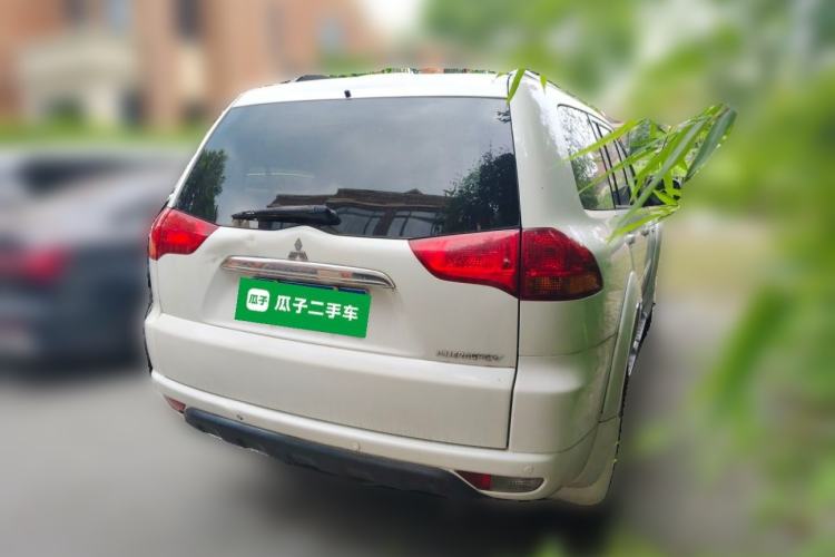Used Mitsubishi Pajero Sport 2013 3.0L Automatic Two-Wheel Drive Luxury Edition Rear Right 45 Deg