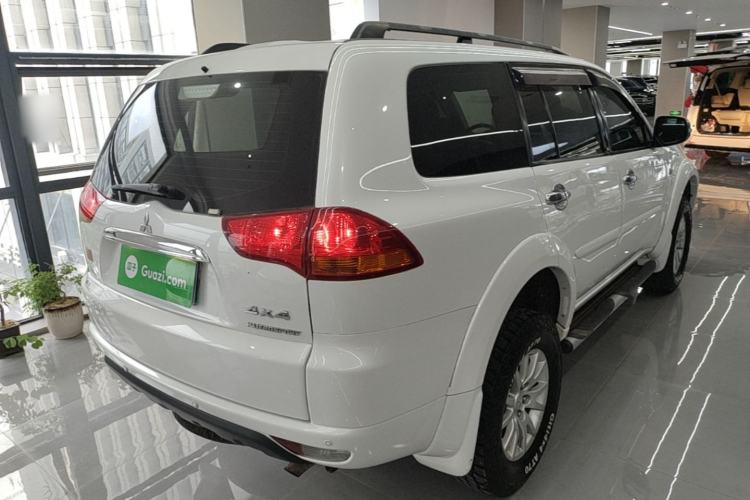 Used Mitsubishi Pajero Sport 2013 3.0L Automatic 4x4 Executive Edition Rear Right 45 Deg
