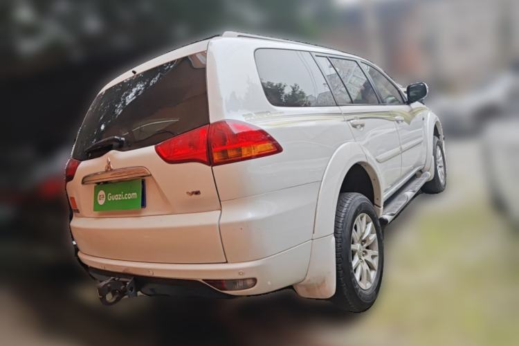 Used Mitsubishi Pajero Sport 2013 3.0L Automatic Two-Wheel Drive Luxury Edition Rear Right 45 Deg