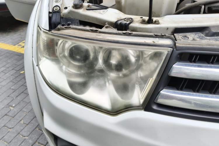 Used Mitsubishi Pajero Sport 2013 3.0L Automatic 4x4 Executive Edition Right Front Headlight