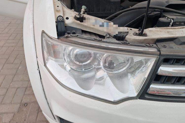 Used Mitsubishi Pajero Sport 2013 3.0L Automatic Two-Wheel Drive Luxury Edition Right Front Headlight