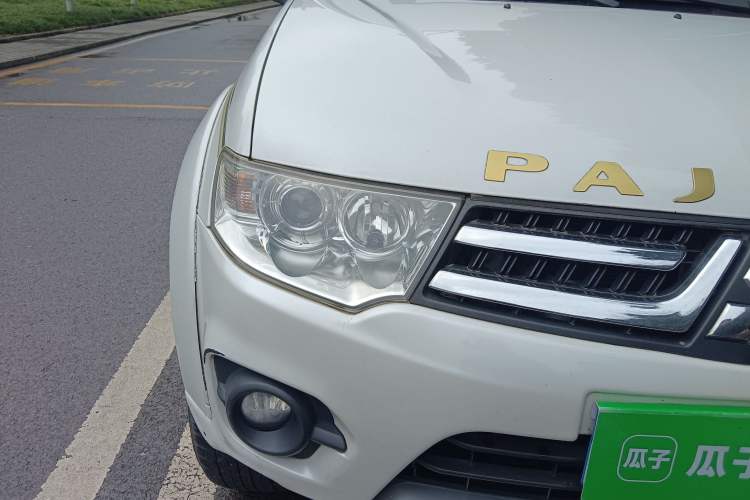 Used Mitsubishi Pajero Sport 2013 3.0L Automatic Two-Wheel Drive Luxury Edition Right Front Headlight