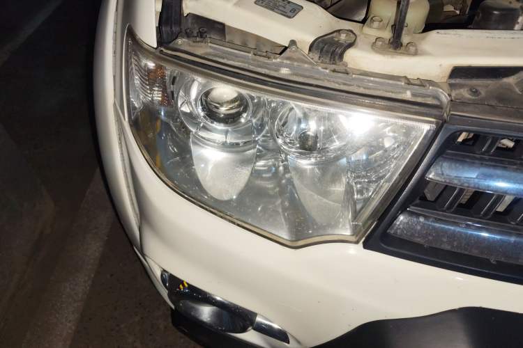Used Mitsubishi Pajero Sport 2013 2.4L Manual Two-Wheel Drive Comfort Edition Right Front Headlight