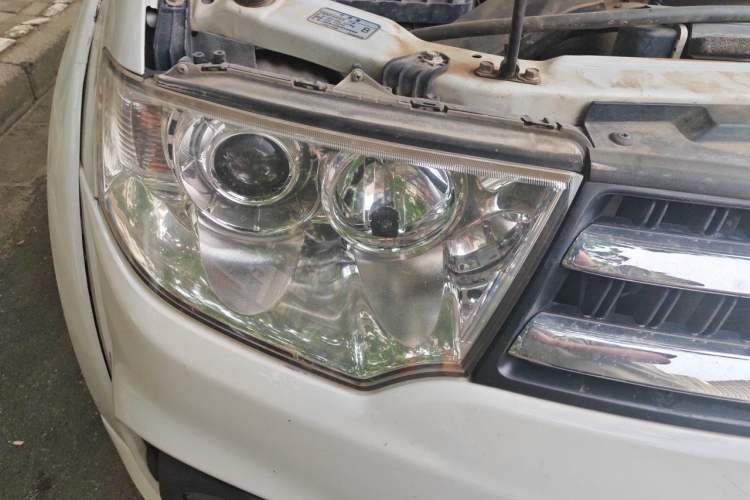Used Mitsubishi Pajero Sport 2013 3.0L Automatic 4x4 Flagship Edition Right Front Headlight
