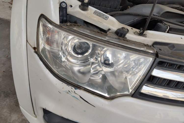 Used Mitsubishi Pajero Sport 2013 3.0L Automatic 4x4 Flagship Edition Right Front Headlight