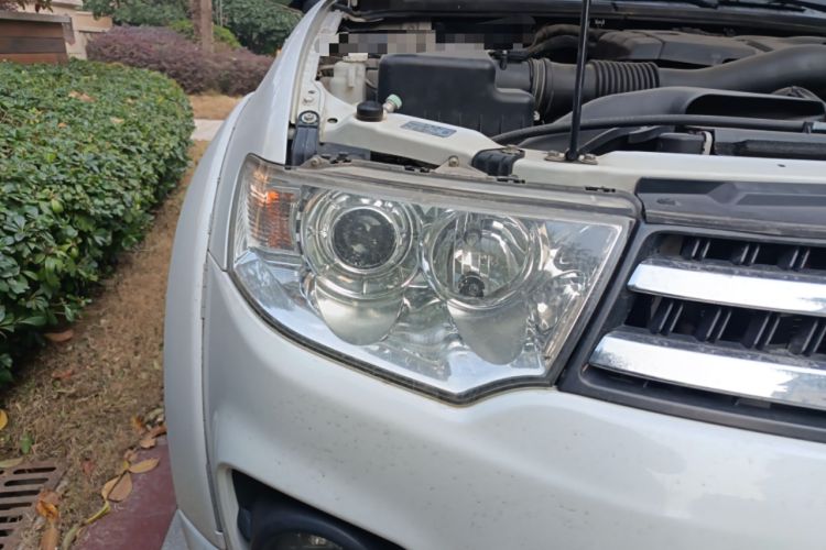 Used Mitsubishi Pajero Sport 2013 3.0L Automatic 4x4 Executive Edition Right Front Headlight