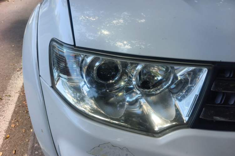 Used Mitsubishi Pajero Sport 2013 2.4L Manual Two-Wheel Drive Comfort Edition Right Front Headlight