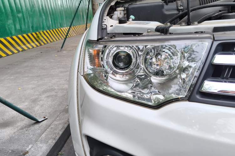 Used Mitsubishi Pajero Sport 2013 3.0L Automatic 4x4 Flagship Edition Right Front Headlight