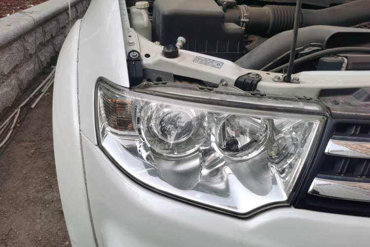 Used Mitsubishi Pajero Sport 2013 3.0L Automatic Two-Wheel Drive Luxury Edition Right Front Headlight