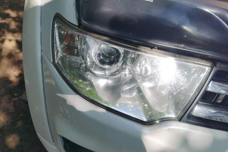 Used Mitsubishi Pajero Sport 2013 3.0L Automatic 4x4 Flagship Edition Right Front Headlight