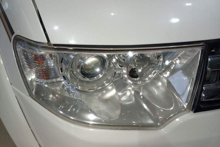 Used Mitsubishi Pajero Sport 2013 3.0L Automatic 4x4 Flagship Edition Right Front Headlight