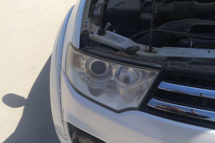 Used Mitsubishi Pajero Sport 2013 3.0L Automatic 4x4 Executive Edition Right Front Headlight
