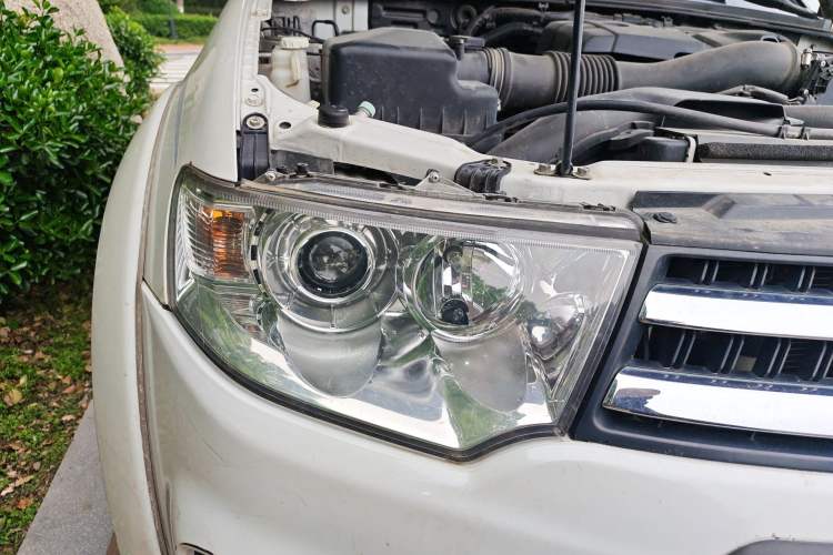 Used Mitsubishi Pajero Sport 2013 3.0L Automatic 4x4 Flagship Edition Right Front Headlight