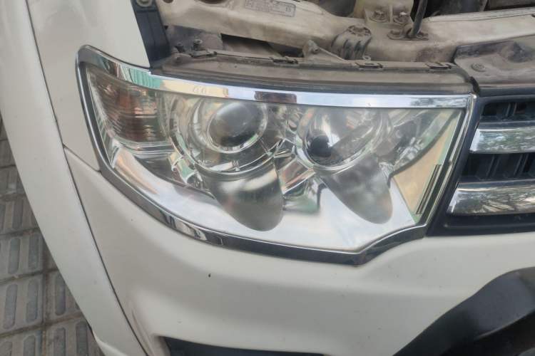 Used Mitsubishi Pajero Sport 2013 2.4L Manual Two-Wheel Drive Comfort Edition Right Front Headlight