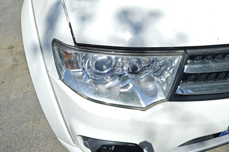 Used Mitsubishi Pajero Sport 2013 2.4L Manual Two-Wheel Drive Comfort Edition Right Front Headlight