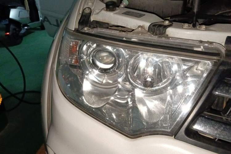 Used Mitsubishi Pajero Sport 2013 3.0L Automatic 4x4 Executive Edition Right Front Headlight