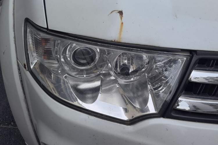 Used Mitsubishi Pajero Sport 2013 3.0L Automatic Two-Wheel Drive Luxury Edition Right Front Headlight