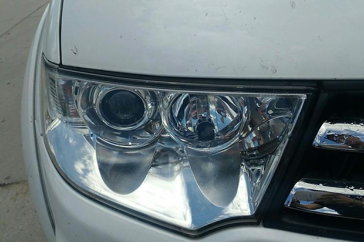 Used Mitsubishi Pajero Sport 2013 3.0L Automatic 4x4 Executive Edition Right Front Headlight