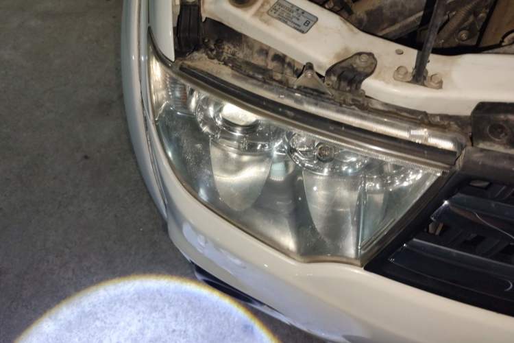 Used Mitsubishi Pajero Sport 2013 3.0L Automatic 4x4 Executive Edition Right Front Headlight
