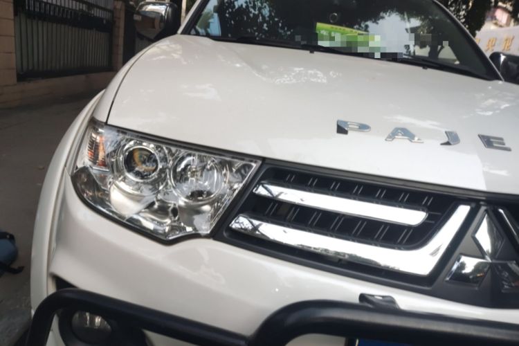 Used Mitsubishi Pajero Sport 2013 3.0L Automatic 4x4 Flagship Edition Right Front Headlight