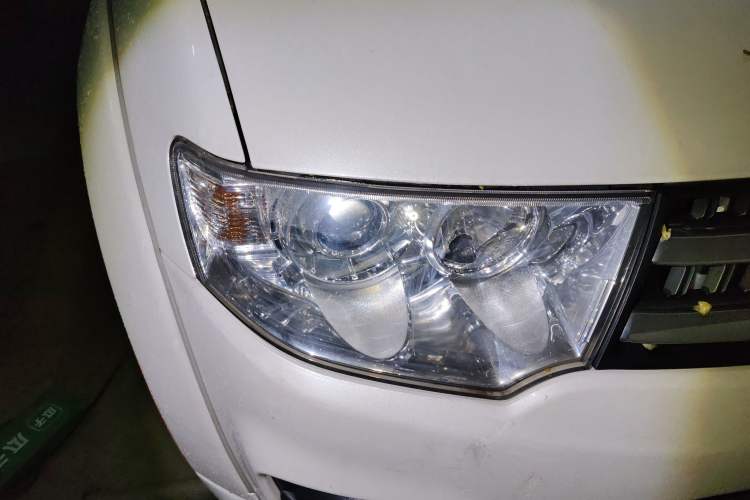 Used Mitsubishi Pajero Sport 2013 3.0L Automatic 4x4 Flagship Edition Right Front Headlight