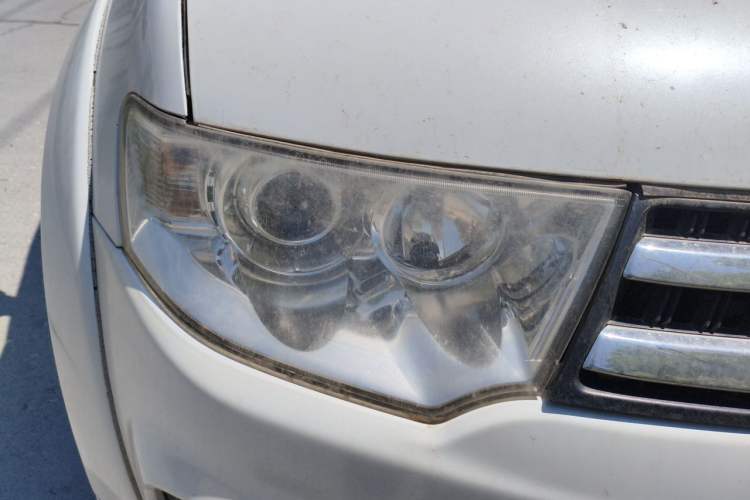 Used Mitsubishi Pajero Sport 2013 3.0L Automatic 4x4 Executive Edition Right Front Headlight