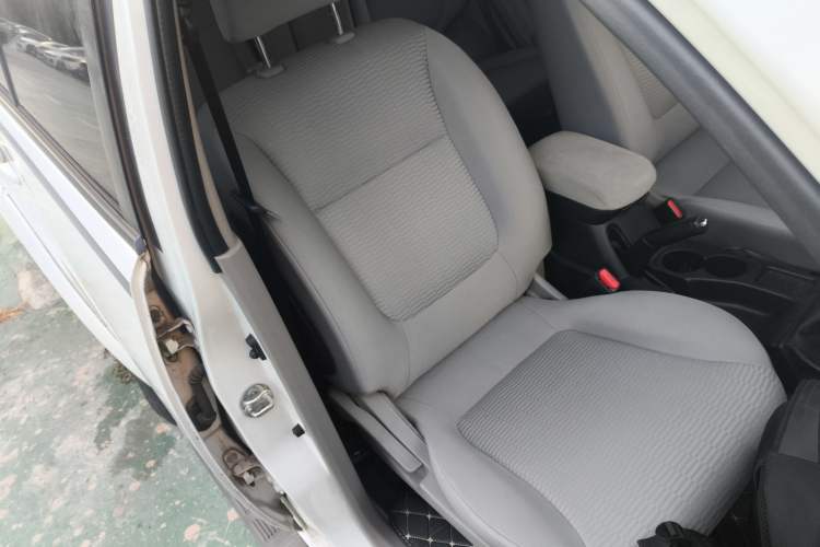 Used Mitsubishi Pajero Sport 2013 2.4L Manual Two-Wheel Drive Comfort Edition Right Front Seat