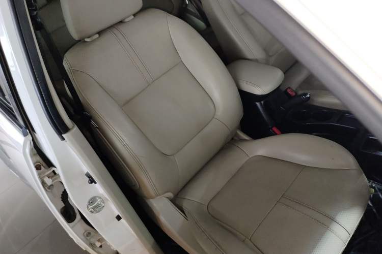 Used Mitsubishi Pajero Sport 2013 3.0L Automatic Two-Wheel Drive Luxury Edition Right Front Seat