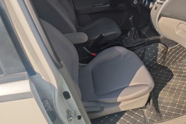 Used Mitsubishi Pajero Sport 2013 2.4L Manual Two-Wheel Drive Comfort Edition Right Front Seat