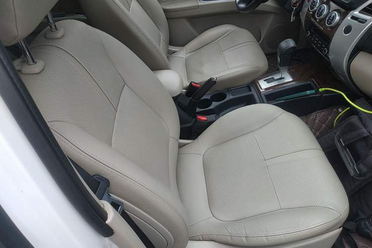 Used Mitsubishi Pajero Sport 2013 3.0L Automatic Two-Wheel Drive Luxury Edition Right Front Seat