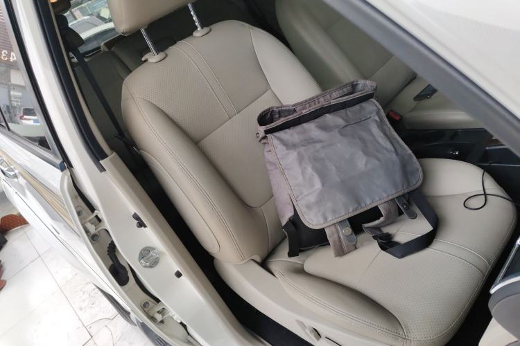 Used Mitsubishi Pajero Sport 2013 3.0L Automatic Two-Wheel Drive Luxury Edition Right Front Seat