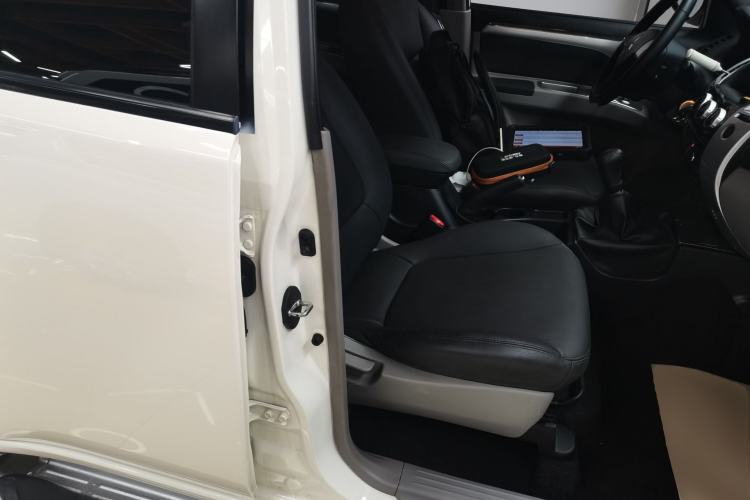 Used Mitsubishi Pajero Sport 2013 2.4L Manual Two-Wheel Drive Comfort Edition Right Front Seat