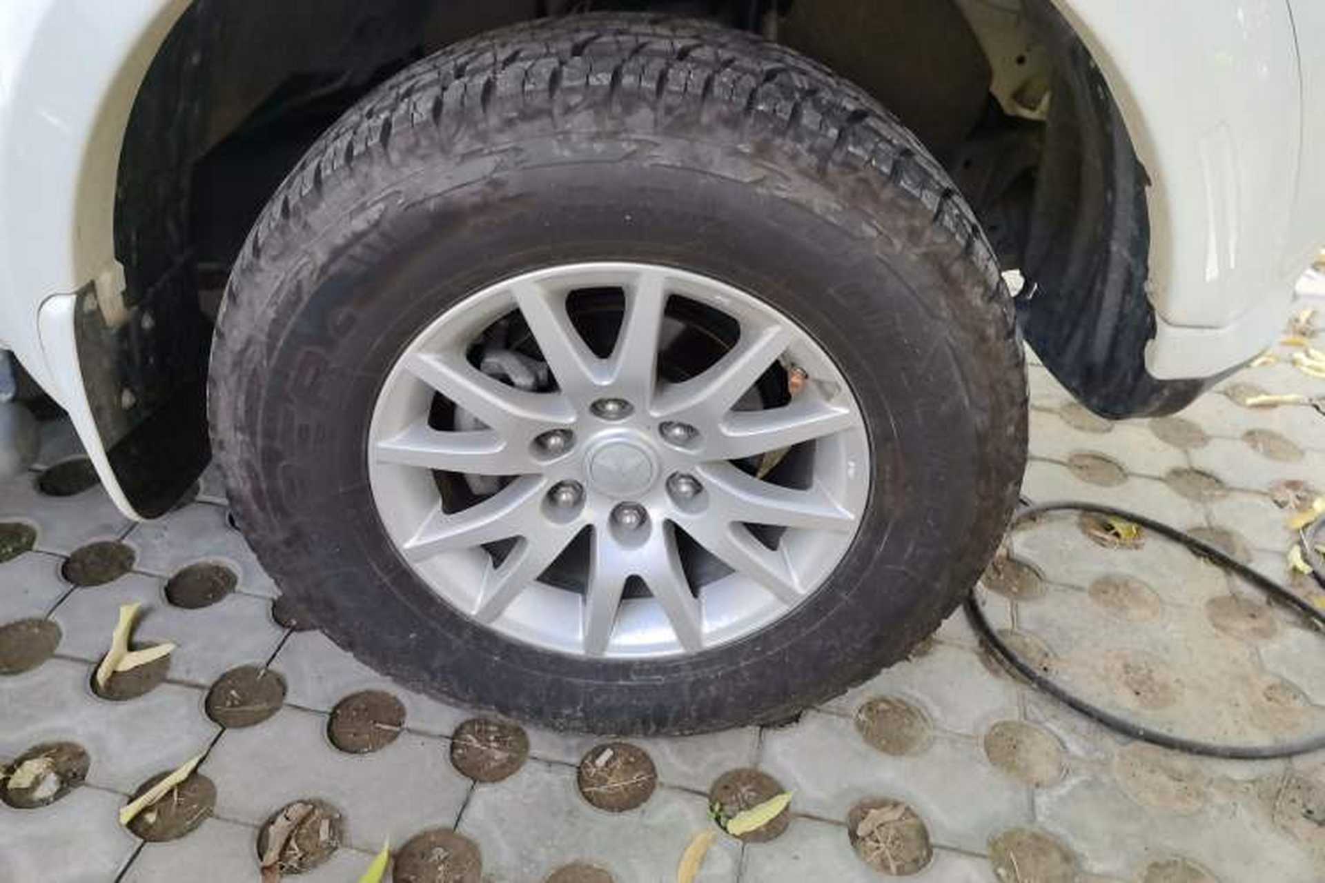 Used Mitsubishi Pajero Sport 2013 3.0L Automatic 4x4 Executive Edition Right Front Wheel Hub