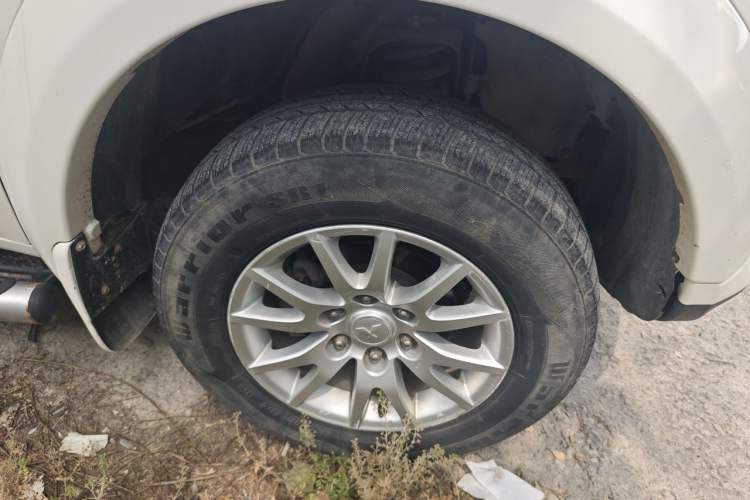 Used Mitsubishi Pajero Sport 2013 3.0L Automatic Two-Wheel Drive Luxury Edition Right Front Wheel Hub