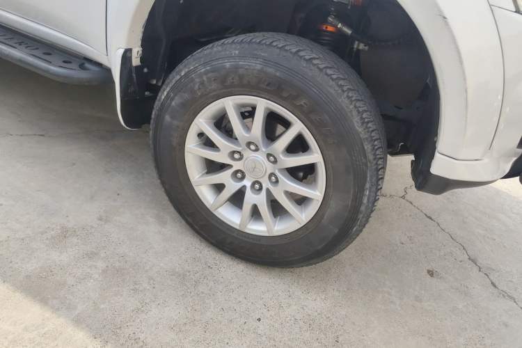 Used Mitsubishi Pajero Sport 2013 3.0L Automatic 4x4 Flagship Edition Right Front Wheel Hub