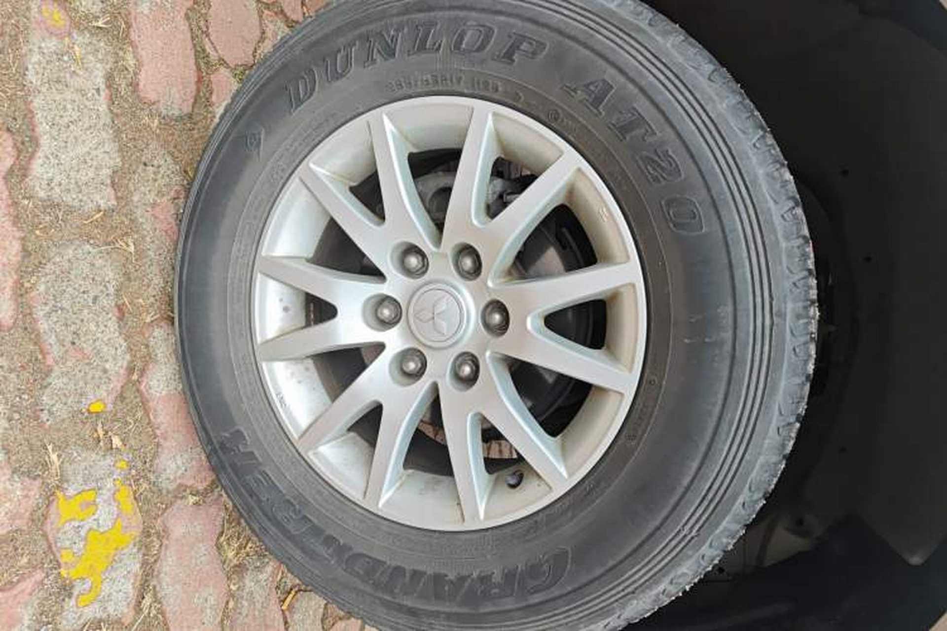 Used Mitsubishi Pajero Sport 2013 3.0L Automatic 4x4 Flagship Edition Right Front Wheel Hub