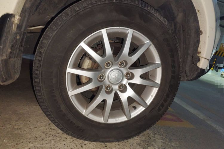 Used Mitsubishi Pajero Sport 2013 2.4L Manual Two-Wheel Drive Comfort Edition Right Front Wheel Hub