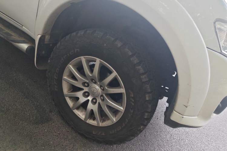 Used Mitsubishi Pajero Sport 2013 3.0L Automatic 4x4 Flagship Edition Right Front Wheel Hub