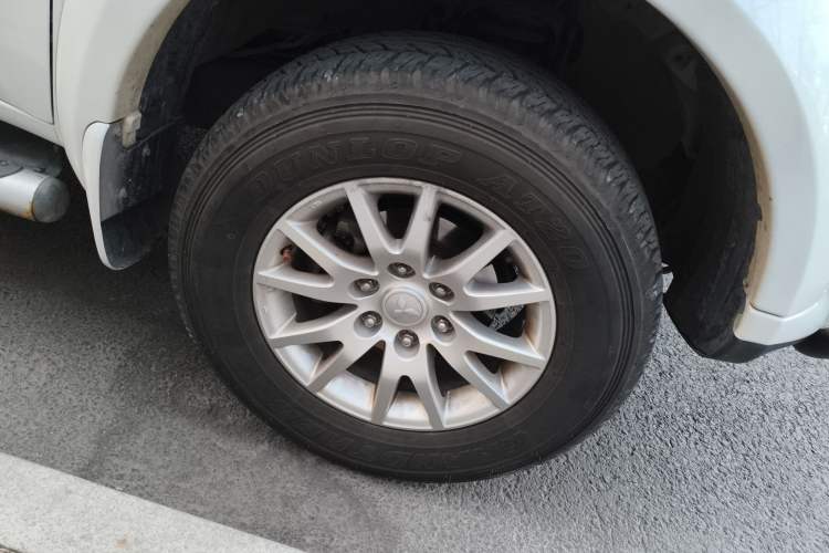 Used Mitsubishi Pajero Sport 2013 3.0L Automatic 4x4 Flagship Edition Right Front Wheel Hub