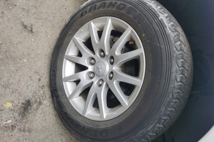 Used Mitsubishi Pajero Sport 2013 3.0L Automatic Two-Wheel Drive Luxury Edition Right Front Wheel Hub