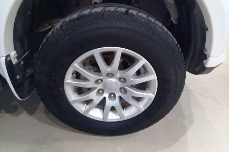 Used Mitsubishi Pajero Sport 2013 3.0L Automatic 4x4 Flagship Edition Right Front Wheel Hub