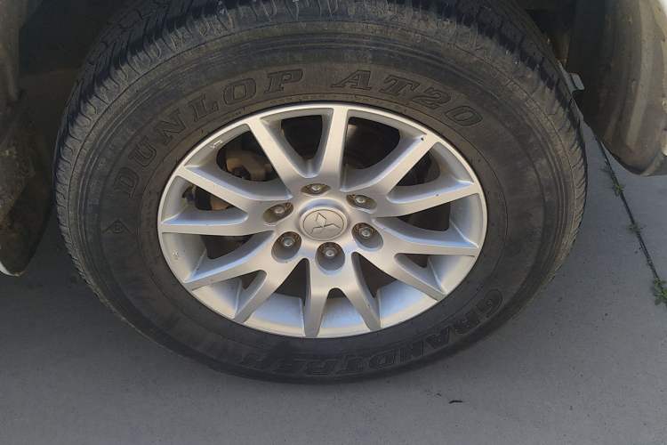 Used Mitsubishi Pajero Sport 2013 3.0L Automatic 4x4 Executive Edition Right Front Wheel Hub