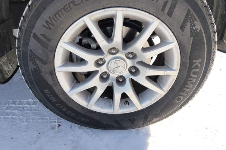 Used Mitsubishi Pajero Sport 2013 2.4L Manual Two-Wheel Drive Comfort Edition Right Front Wheel Hub