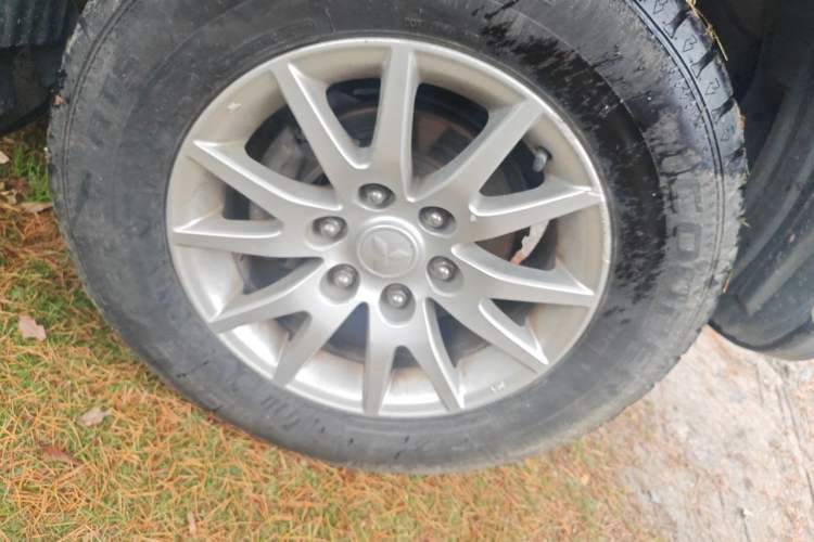 Used Mitsubishi Pajero Sport 2013 3.0L Automatic Two-Wheel Drive Luxury Edition Right Front Wheel Hub