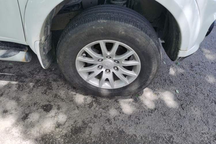 Used Mitsubishi Pajero Sport 2013 3.0L Automatic 4x4 Executive Edition Right Front Wheel Hub