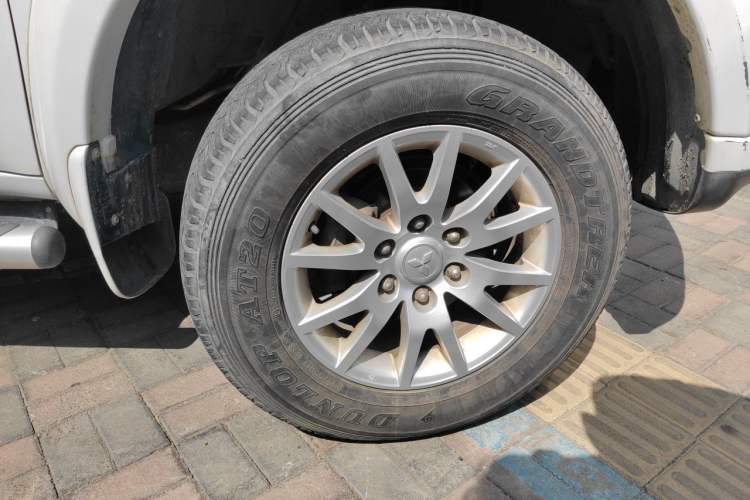 Used Mitsubishi Pajero Sport 2013 3.0L Automatic 4x4 Flagship Edition Right Front Wheel Hub