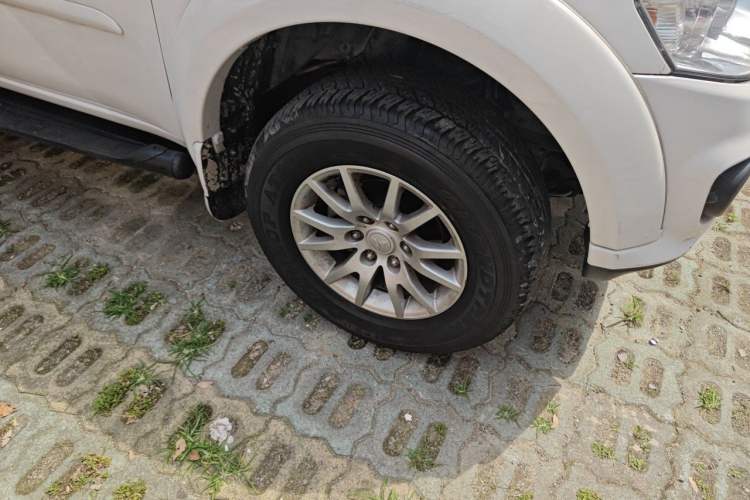 Used Mitsubishi Pajero Sport 2013 3.0L Automatic 4x4 Flagship Edition Right Front Wheel Hub