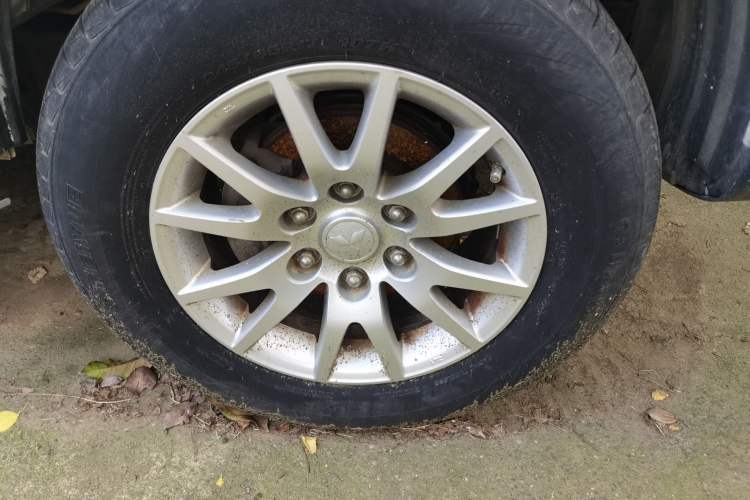 Used Mitsubishi Pajero Sport 2013 3.0L Automatic Two-Wheel Drive Luxury Edition Right Front Wheel Hub