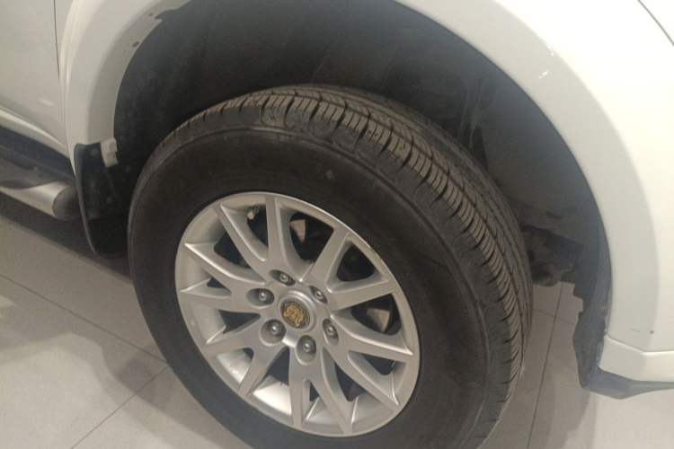 Used Mitsubishi Pajero Sport 2013 2.4L Manual Two-Wheel Drive Comfort Edition Right Front Wheel Hub